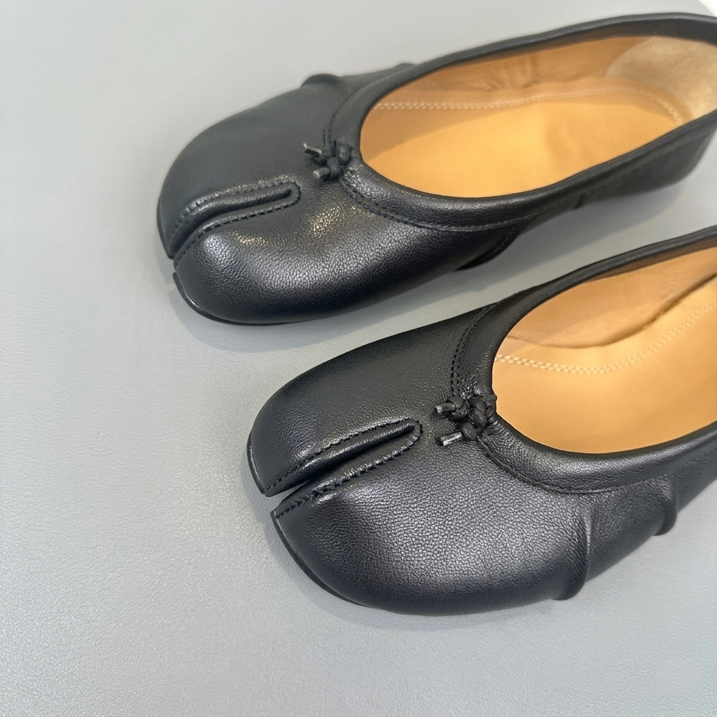 MM1 SPLIT TOE FLATS